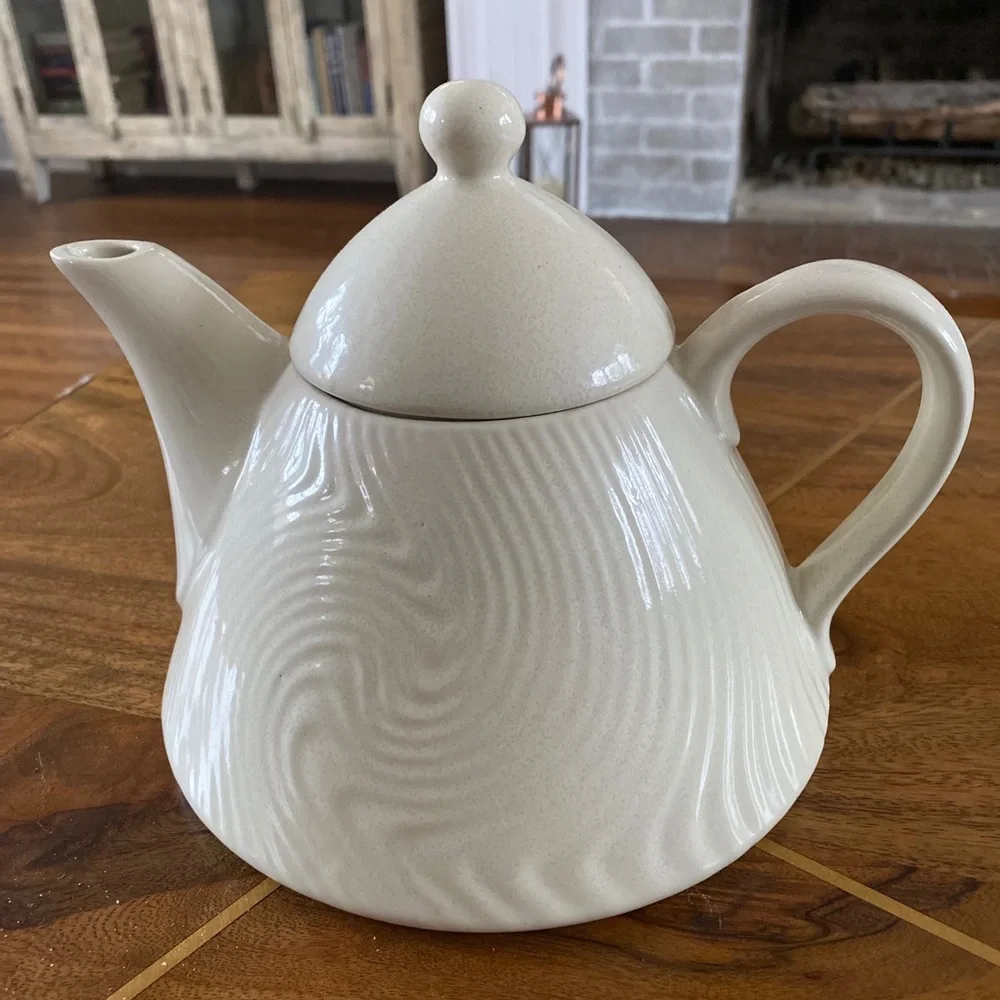 Beautiful Baum Bros Teapot - HOST PICK X 2
